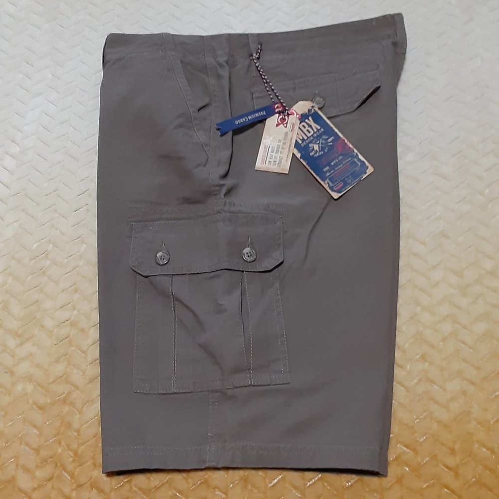 Men's MBX Denim Wear Premium Cargo Shorts Size 38. NWT.